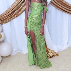Show-Stopping Green Evening Dress – Perfect for Prom or Red Carpet